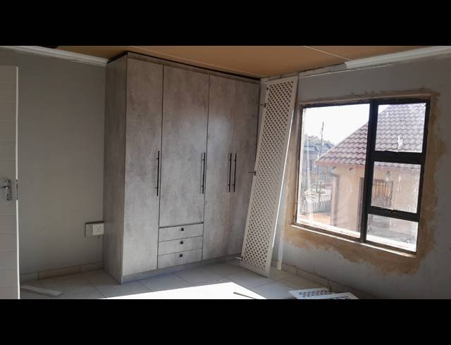 2 BEDROOM HOUSE FOR SALE IN MABOPANE  UNIT S
